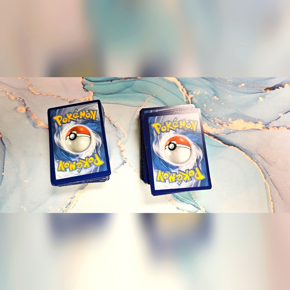 LOT  of 174 POKEMON Cards